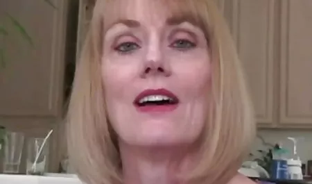 Малък porno jensko praznene стъклен Разпръсквач за човек, който играе на панела