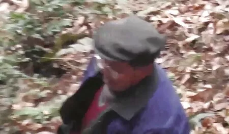 Тя носеше червена рокля и български секс видеоклипове остана с приятел като голяма игра