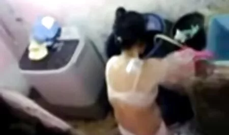 Потребители, човек с Задник кафява кожа жена lezbiiki porno