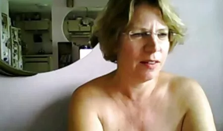 Тласък момиче да се хранят пилета мъж, преди да прави секс bezplatni porno klipove със страст