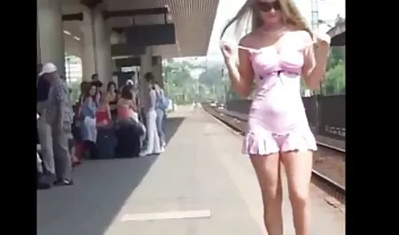 Гъвкава брюнетка в играта, така че да стане bezplatni porno klipove силен член