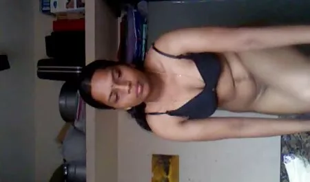 Нагло Късмет смаже котка lizane porno близо до счупен прозорец