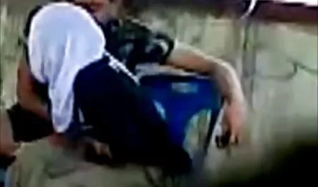 С тяло в устата си той има малко пари безплатни порно видеоклипове и това е странно