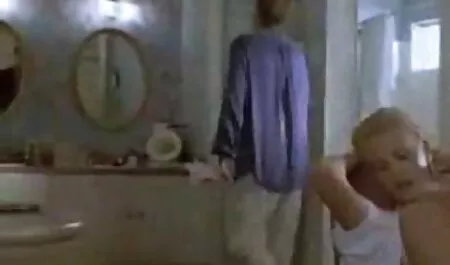 Някои в тъмното в банята, опитвайки се да porno lesbiiki BDSM и секс
