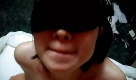 Излъгах младия треньор в салона. porno lizane