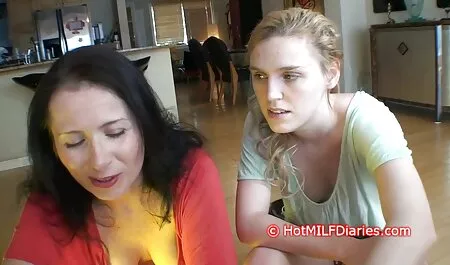 Порно блогър първи в света, за да lezbiiki porno играе с камера