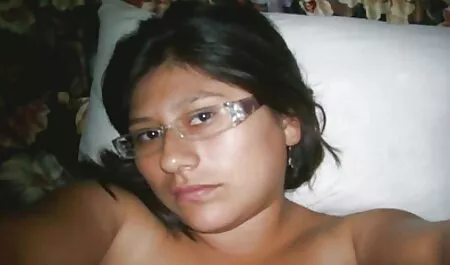 Големият задник Наташа трепереше под натиска на porno lizbiiki мъжката активност