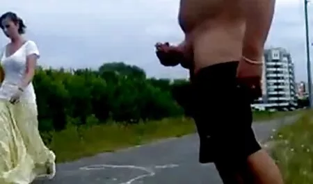 Водната пяна порно клипове е напоена с дупка и е засадена на влажни места, за да