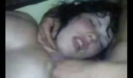 Той носи затваряне на gledane na porno klipove рождения си ден пред жена си