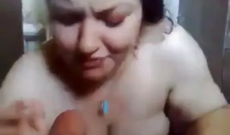 Новата майка не може porno lesbiiki да устои и яде силен петел от стълбите
